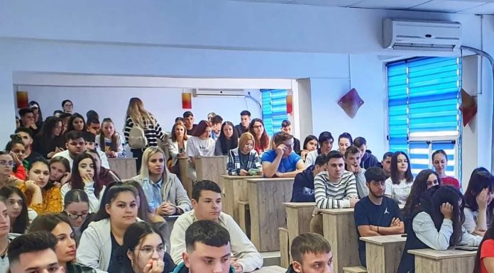 Caravană a UCB Târgu Jiu în 5 licee din Gorj