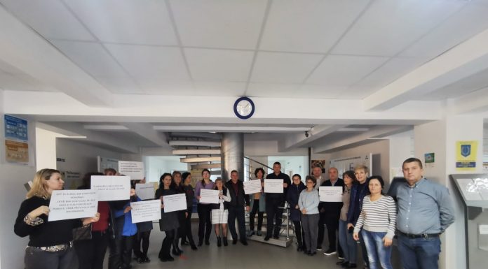 Funcționarii din AJOFM Gorj au continuat și astăzi protestele