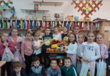 Fructe din partea elevilor Școlii „Pompiliu Marcea”, pentru beneficiarii Centrului Christian