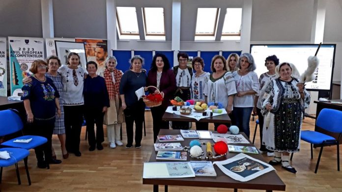 La Biblioteca Județeană „Christian Tell” Gorj a debutat proiectul „Util și mereu la modă”