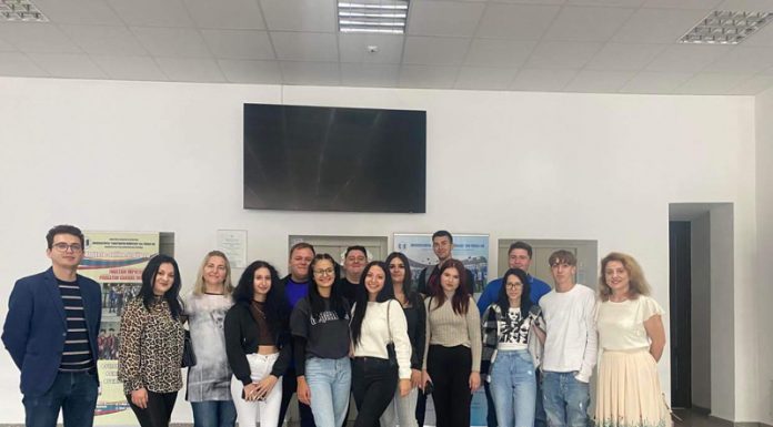Elevii gorjeni, invitați să cunoască mediul academic din UCB Târgu Jiu