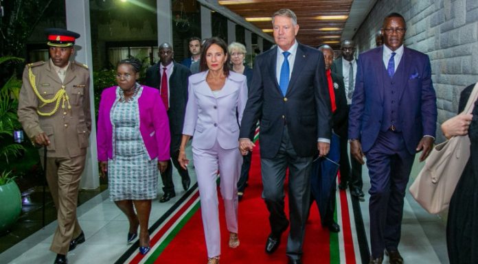 Președintele Iohannis și soția sa, în Africa