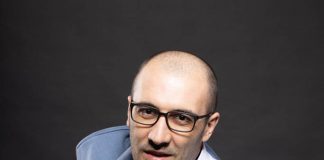 Au început cursurile de management în domeniul construcțiilor, la Academia Corobea. Fondatorul este din Târgu Jiu