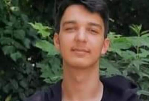 Profesor: Simt nevoia să scriu … Andrei al nostru trăia prin poezie și prin muzică