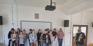 Cursuri de vioară și canto popular, pentru elevii din Crușeț