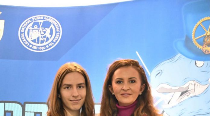 Ministrul Natalia Intotero, la Târgu Jiu, alături de echipa de robotică Tea-Borgs