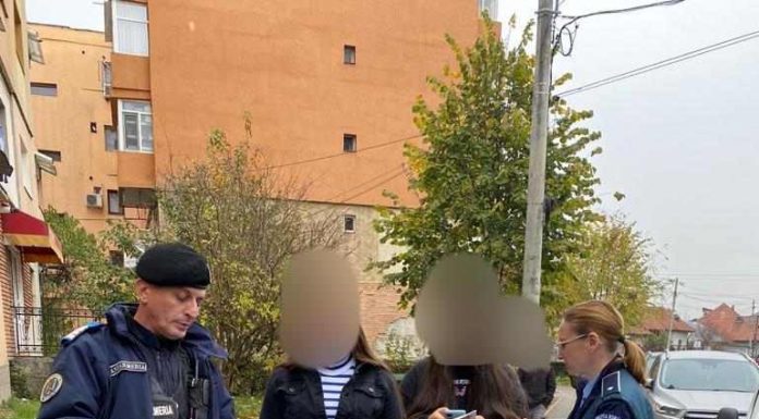 31 de elevi care absentau de la școală, depistați de polițiști