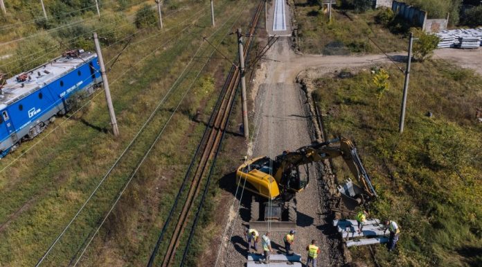 Lucrări pe calea ferată. Călători transbordaţi cu mijloace auto, între Simeria şi Târgu Jiu