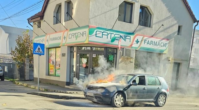Târgu Jiu: I-a luat foc mașina