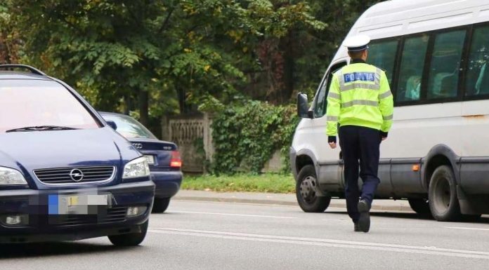 Prins la volan fără permis. Cum a încercat să-i fenteze pe polițiști