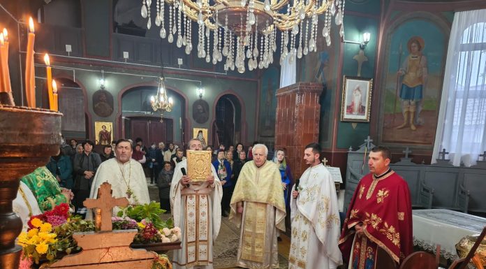 Numeroși enoriași, prezenți la sfințirea capelei din Lelești