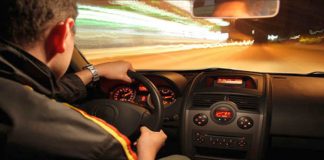 Adolescent prins la volanul unei mașini cu numere false. Condamnare!