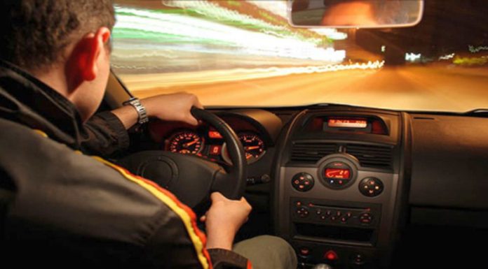 Adolescent prins la volanul unei mașini cu numere false. Condamnare!