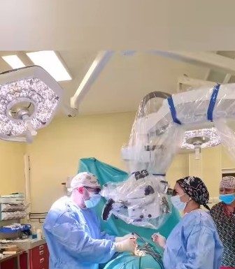Pacientă imobilizată la pat, cu infecție la coloană, operată la Târgu Jiu