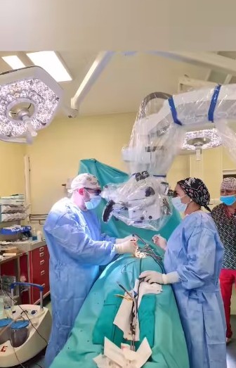 Pacientă imobilizată la pat, cu infecție la coloană, operată la Târgu Jiu