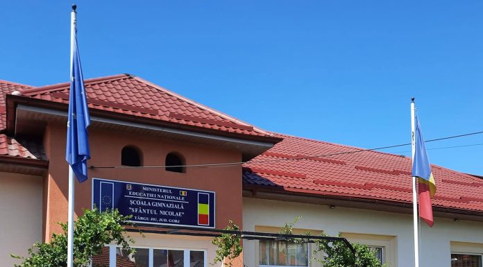 Târg de carte la o școală din Târgu Jiu