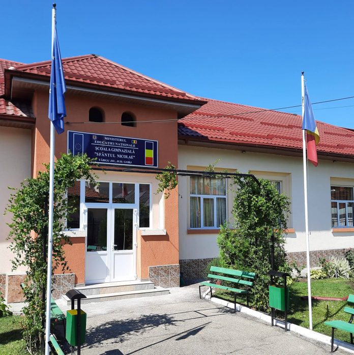 Târg de carte la o școală din Târgu Jiu