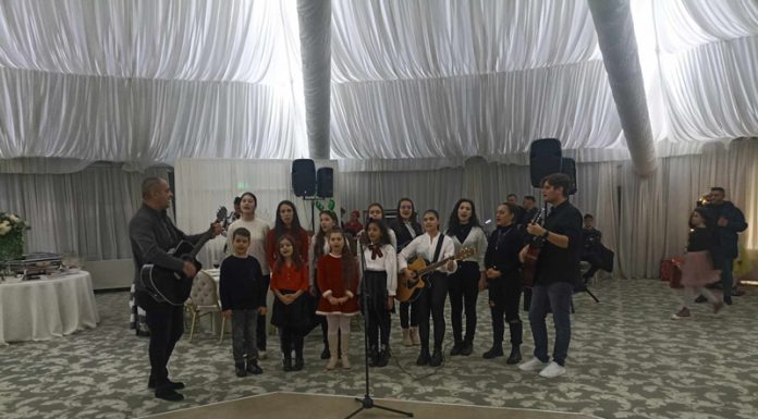 Moș Crăciun a poposit la echipele Centrului de Calcul Târgu Jiu, Cotidianului Gorjeanul și SNI București