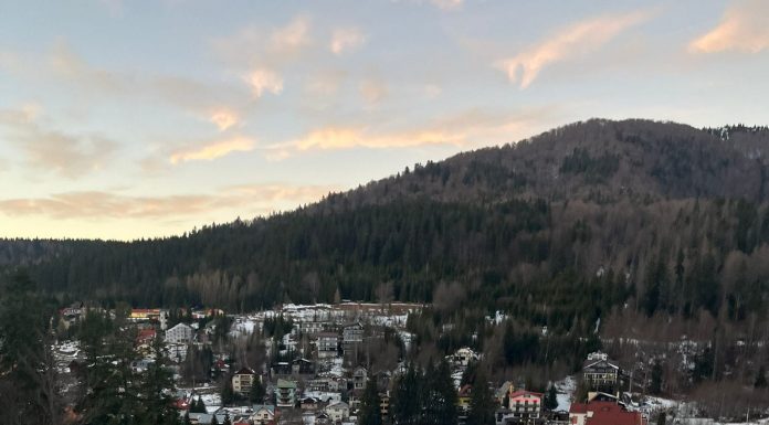 Zeci de turiști, salvați de pe munte