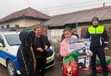 Foto/Video: Cadouri de la polițiști și pentru mai multe familii din Turcinești