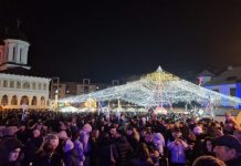 Mii de oameni la aprinderea luminițelor de Crăciun!