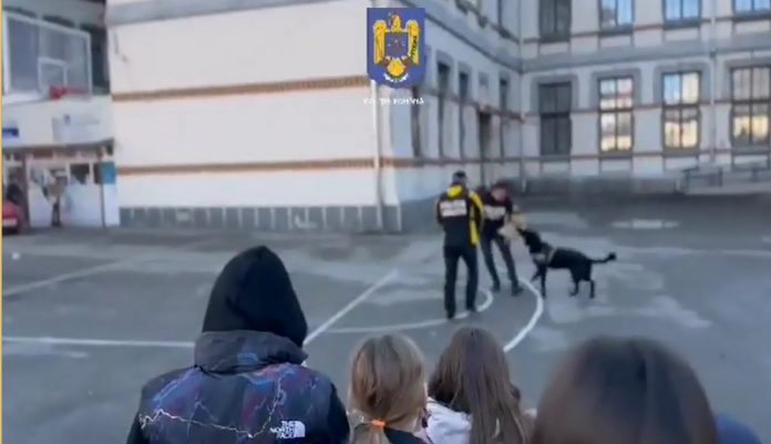 Polițiștii gorjeni, prezenți printre elevii Colegiului ,,Tudor Vladimirescu”