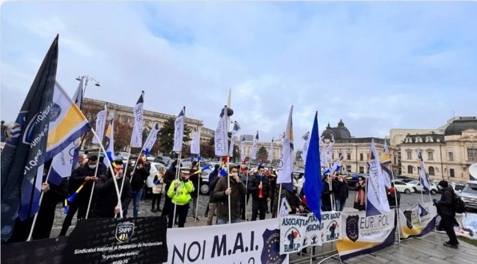 Polițiștii protestează la Târgu Jiu, de la ora 13:00