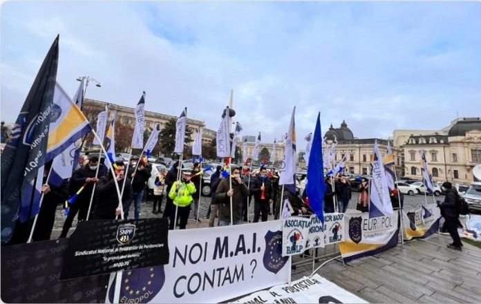 Polițiștii protestează la Târgu Jiu, de la ora 13:00
