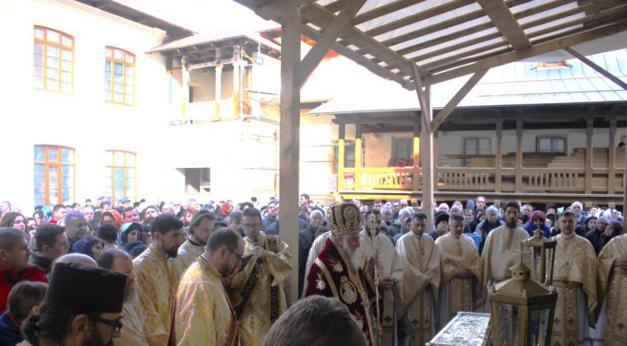 Mănăstirea Tismana şi-a sărbătorit cel de-al doilea hram al sfântului lăcaş monahal! – „Dintre toate făpturile lui Dumnezeu, Fecioara Maria s-a învrednicit datorită curățeniei sufletești și a vieții dumnezeiești să fie aleasă de Tatăl cel ceresc ca Mamă a Fiului Său”!