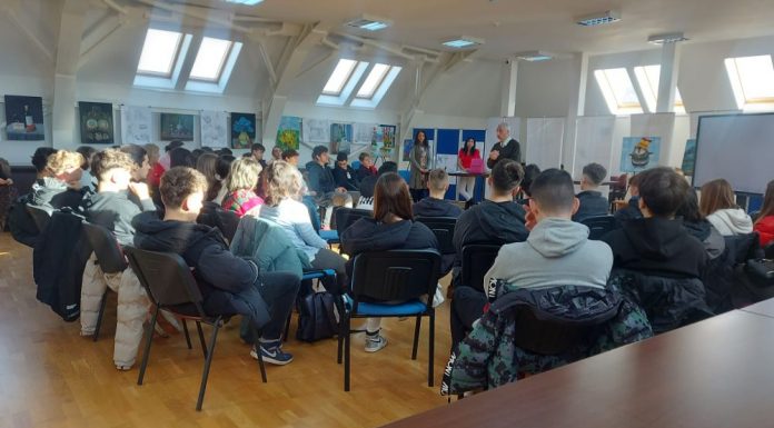 Elevii unui liceu din Târgu Jiu, consiliați cu privire la riscurile consumului de droguri