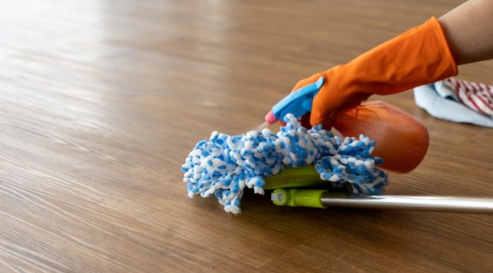 Cum să întreții și să cureți gresia cu aspect de parchet?