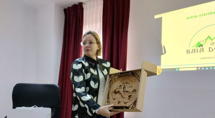 FOTO, Baia de Fier, turism: Inaugurare cu invitați din țară și autorități județene