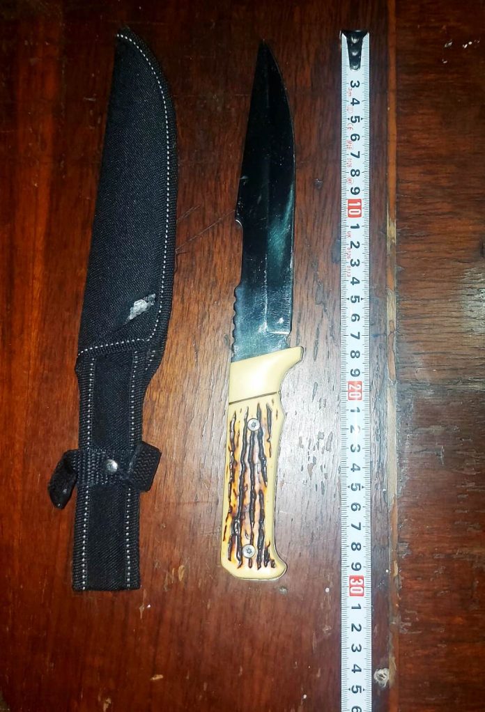 Motru: Amenințat cu un cuțit în fața unei săli de jocuri de noroc