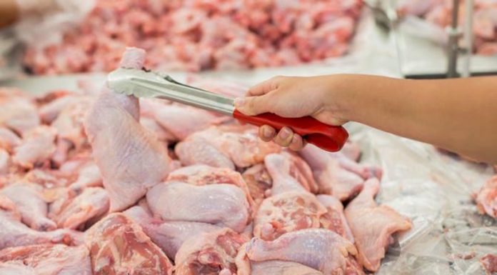 Carne de pui infestată cu Salmonella, retrasă dintr-un magazin din Motru