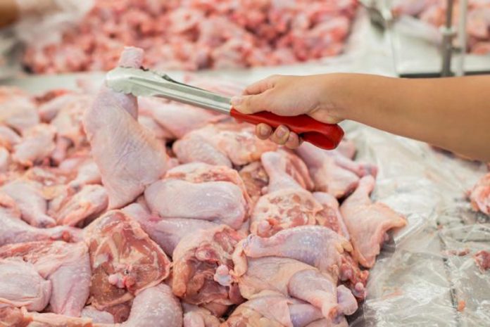 Carne de pui infestată cu Salmonella, retrasă dintr-un magazin din Motru