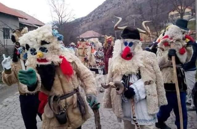 ,,Mascații”, la Cloșani