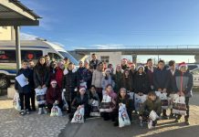 Un grup de colindători i-a încântat pe polițiștii de la Rutieră și personalul de la CE Oltenia