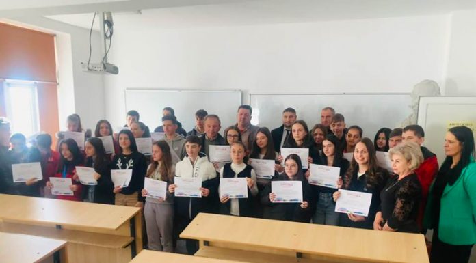 Premii în bani pentru mai mulți elevi din Bâlteni