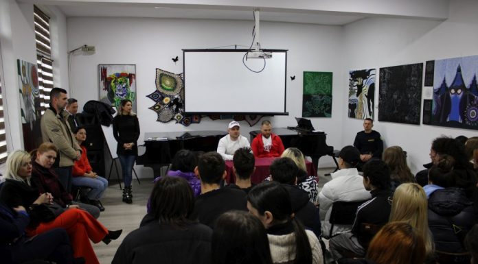 Elevi de la 4 licee din Târgu Jiu, la discuții despre delincvența juvenilă cu reprezentanții penitenciarului