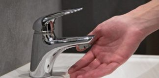 Rămân fără apă pentru că nu și-au achitat facturile