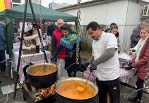 Un om de afaceri a oferit târgujienilor cateva mii de porții de fasole cu ciolan