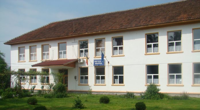 Dotări de 800.000 lei pentru școlile din Tismana