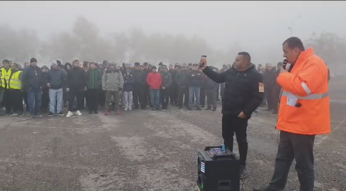 Protest la Târgu Jiu: Sute de salariați de la Minprest s-au adunat pe Insuliță