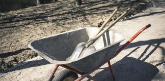 La furat cu roaba. Șase spargeri, același autor