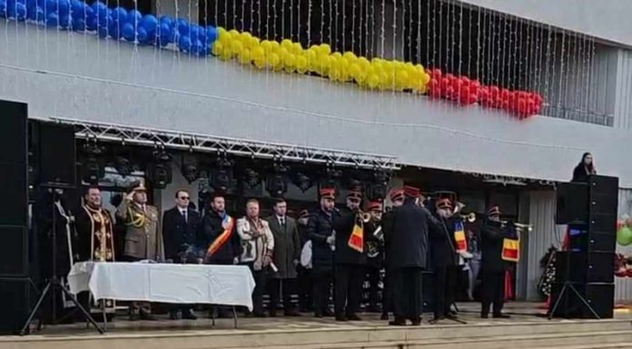 Mii de oameni la Rovinari, de Ziua Națională a României