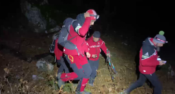 Salvamontiștii gorjeni au ajuns la oamenii rătăciți în munții din Mehedinți