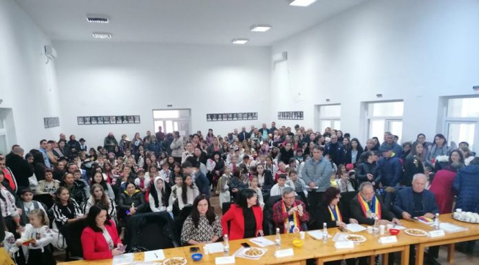 La Scoarța s-a desfășurat ediția a IV-a a concursului de recitare poezii și interpretare cântece patriotice „Trăiască România Dodoloață și Unită”