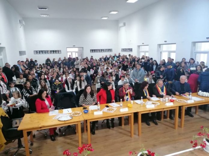 La Scoarța s-a desfășurat ediția a IV-a a concursului de recitare poezii și interpretare cântece patriotice „Trăiască România Dodoloață și Unită”