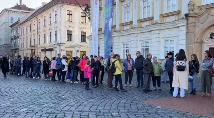 Lumea gorjenească – Cap(ul) de afiș