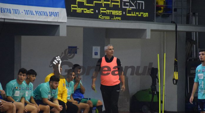 Adversar accesibil pentru UCB